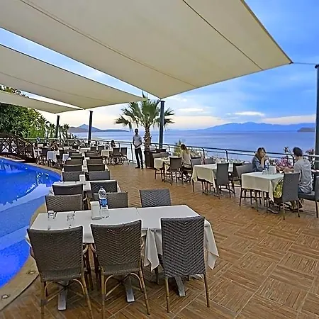 Jura Bodrum מלון 4*