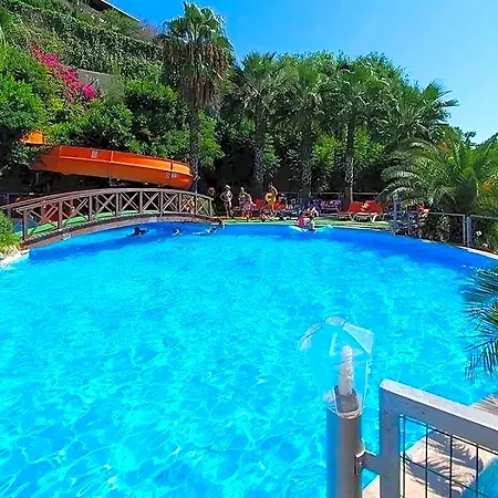 Jura Bodrum מלון 4*